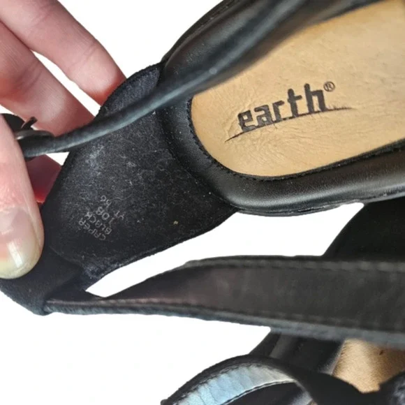 EARTH Caper Suede Wedge EUC - Picture 9 of 9